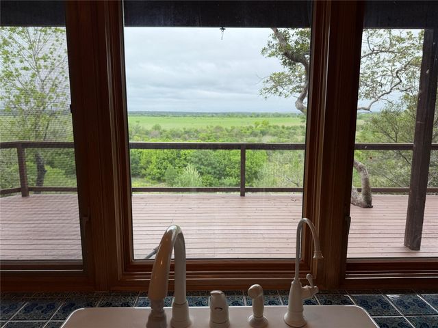 212 Comanche CP, Kyle, TX 78640