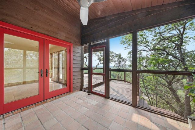 212 Comanche CP, Kyle, TX 78640