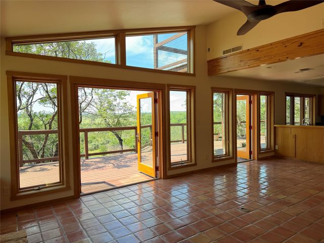 212 Comanche CP, Kyle, TX 78640