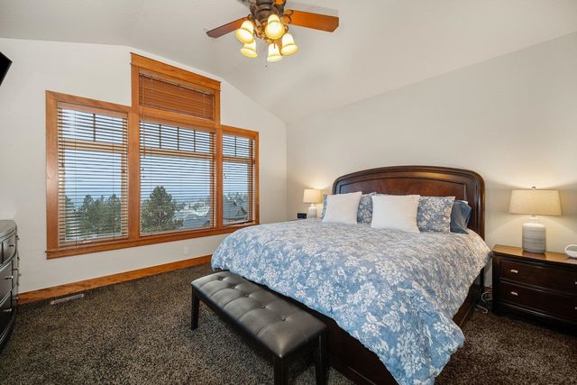8926 E Courtview Ln, Spokane, WA 99217