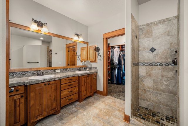 8926 E Courtview Ln, Spokane, WA 99217