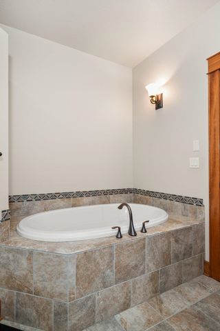 8926 E Courtview Ln, Spokane, WA 99217