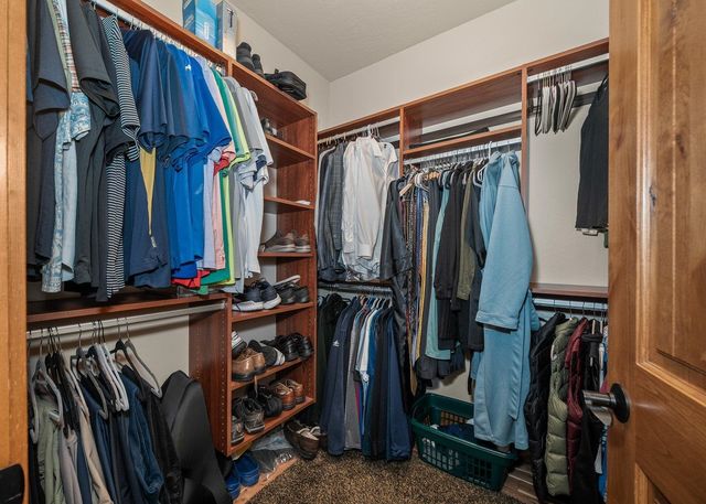 8926 E Courtview Ln, Spokane, WA 99217