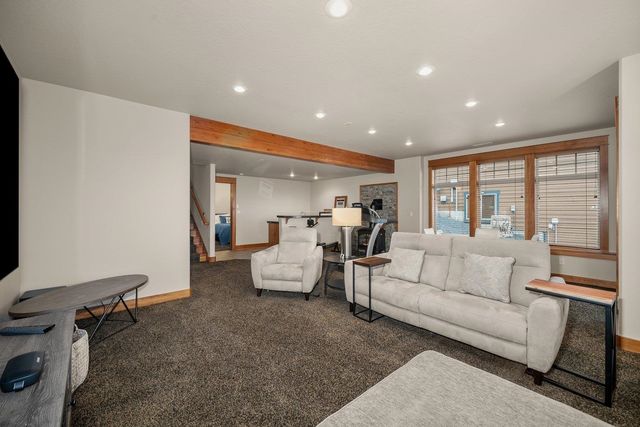 8926 E Courtview Ln, Spokane, WA 99217