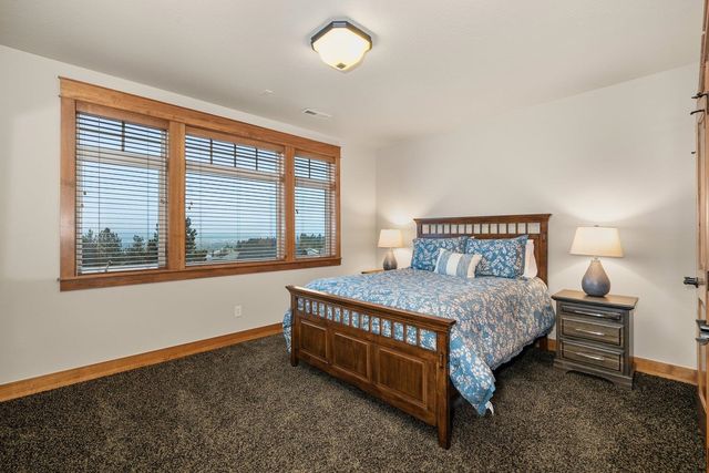 8926 E Courtview Ln, Spokane, WA 99217