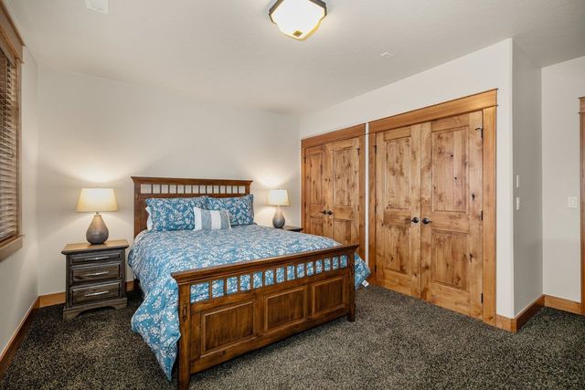 8926 E Courtview Ln, Spokane, WA 99217