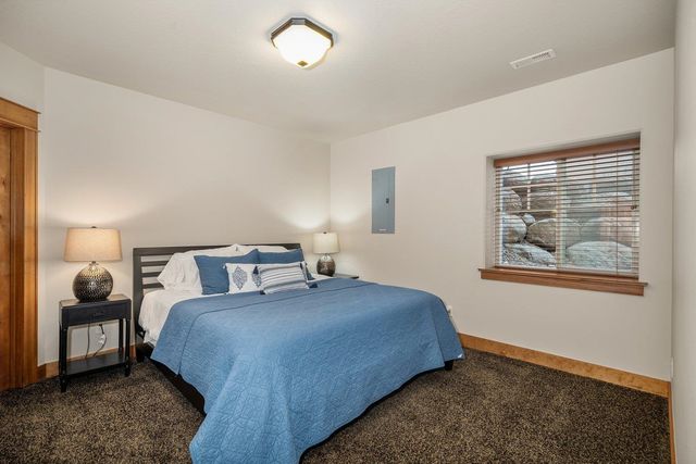 8926 E Courtview Ln, Spokane, WA 99217