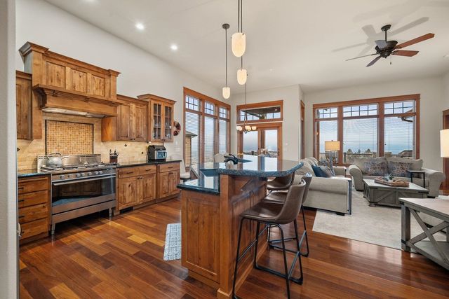 8926 E Courtview Ln, Spokane, WA 99217