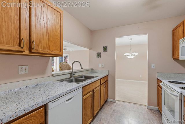 43427 Claremont Drive E, Clinton Charter Township, MI 48038