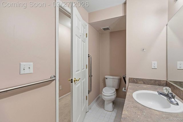 43427 Claremont Drive E, Clinton Charter Township, MI 48038