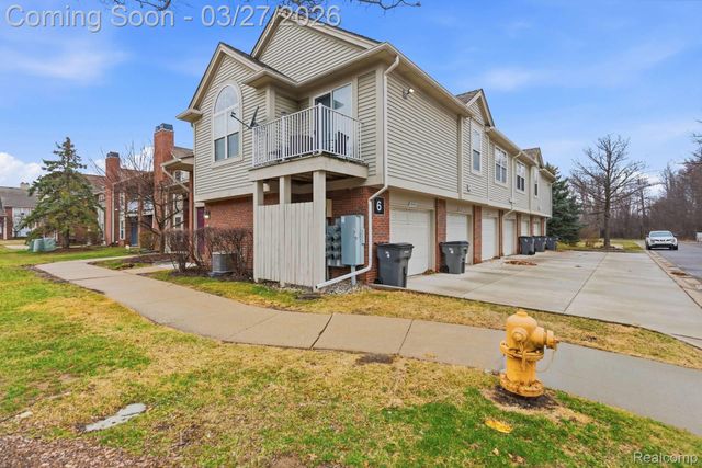 43427 Claremont Drive E, Clinton Charter Township, MI 48038