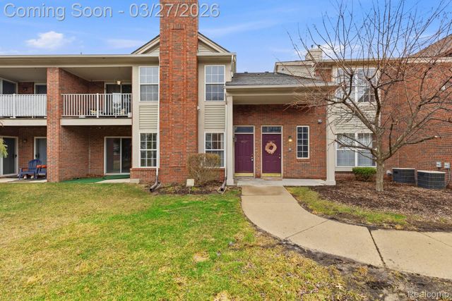 43427 Claremont Drive E, Clinton Charter Township, MI 48038