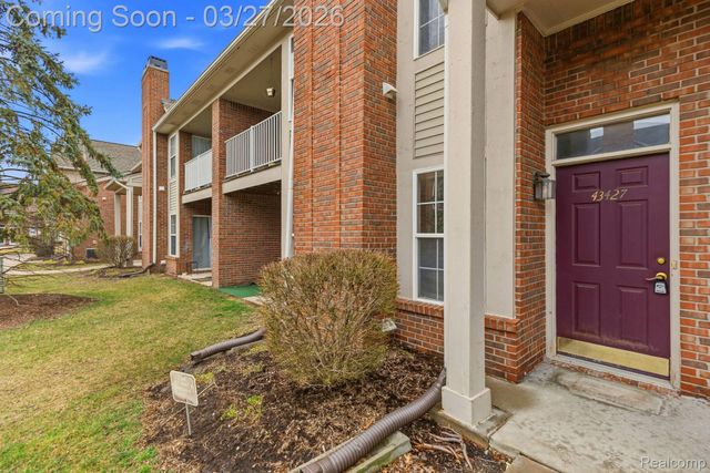 43427 Claremont Drive E, Clinton Charter Township, MI 48038