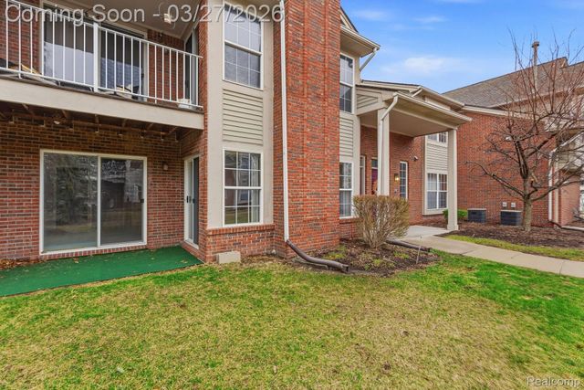 43427 Claremont Drive E, Clinton Charter Township, MI 48038