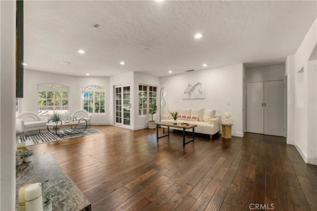 828 S Sunset Canyon, Burbank, CA 91501