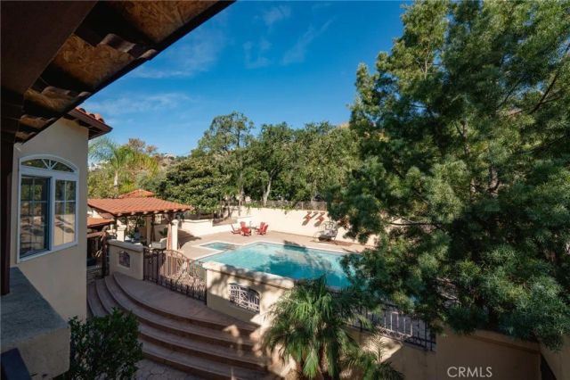 828 S Sunset Canyon, Burbank, CA 91501