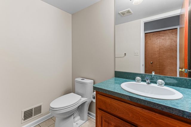 3020 Rivers Edge Drive, Wayne City, MI 48184