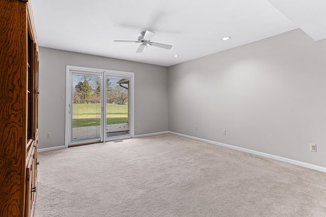 3020 Rivers Edge Drive, Wayne City, MI 48184