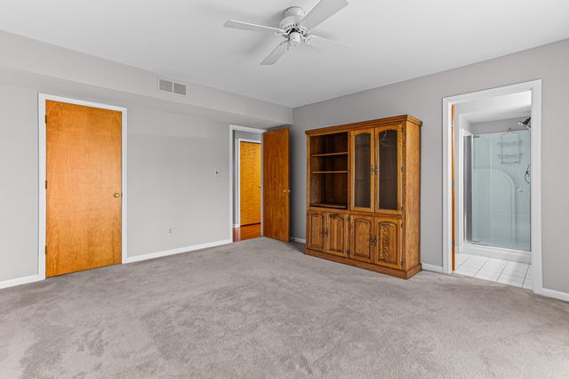 3020 Rivers Edge Drive, Wayne City, MI 48184