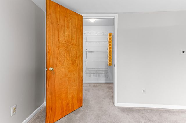 3020 Rivers Edge Drive, Wayne City, MI 48184
