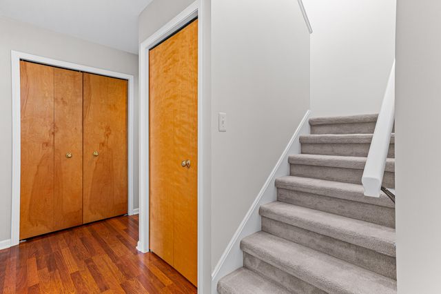 3020 Rivers Edge Drive, Wayne City, MI 48184