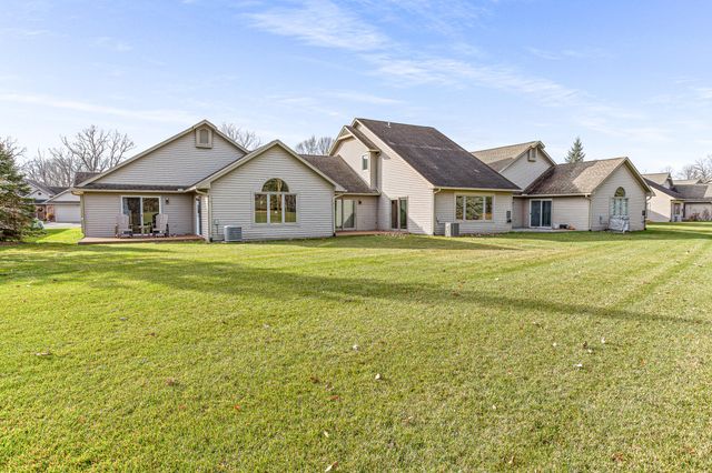 3020 Rivers Edge Drive, Wayne City, MI 48184
