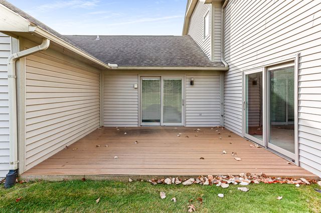3020 Rivers Edge Drive, Wayne City, MI 48184