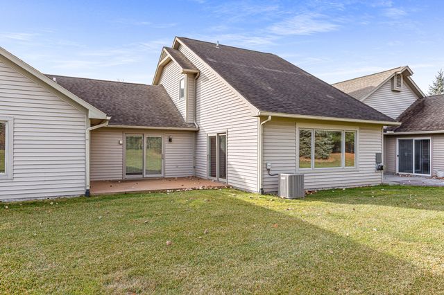 3020 Rivers Edge Drive, Wayne City, MI 48184
