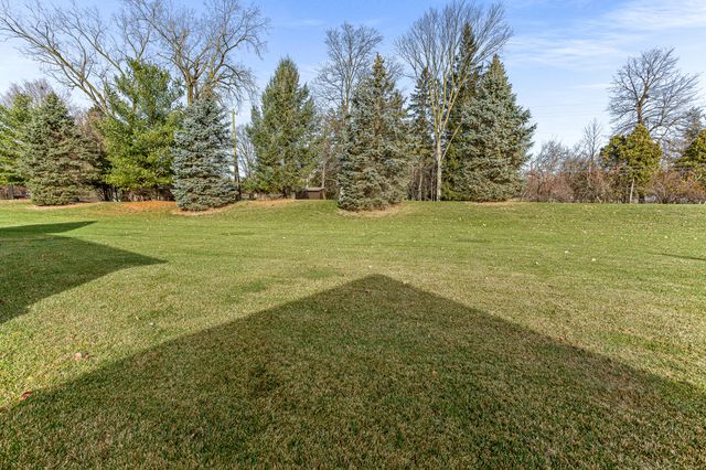 3020 Rivers Edge Drive, Wayne City, MI 48184