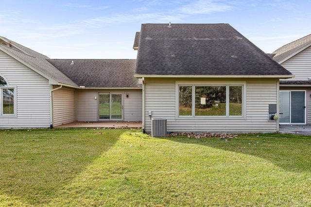3020 Rivers Edge Drive, Wayne City, MI 48184