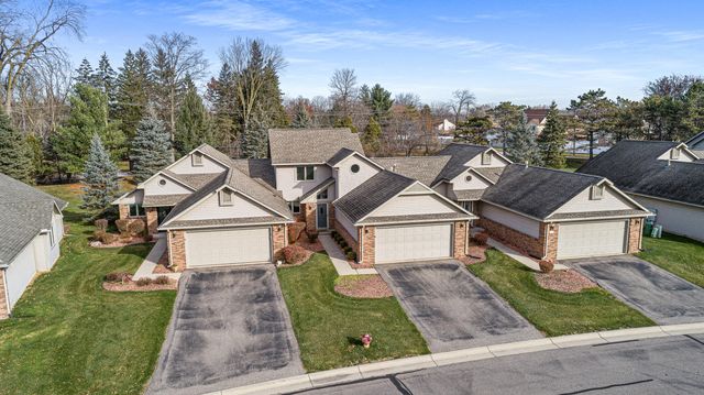 3020 Rivers Edge Drive, Wayne City, MI 48184