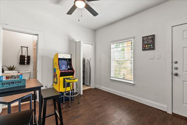 1803 N Winnetka Avenue, Dallas, TX 75208
