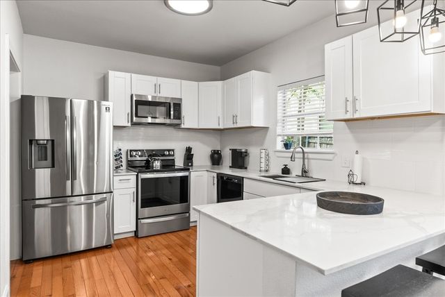 1803 N Winnetka Avenue, Dallas, TX 75208