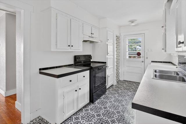 3208 Sandage Avenue, Fort Worth, TX 76109