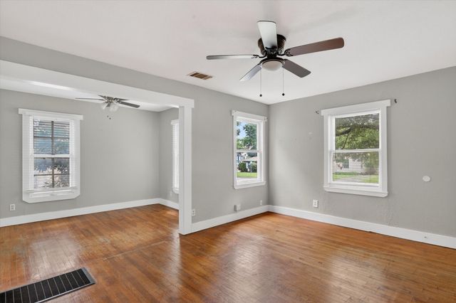 3208 Sandage Avenue, Fort Worth, TX 76109