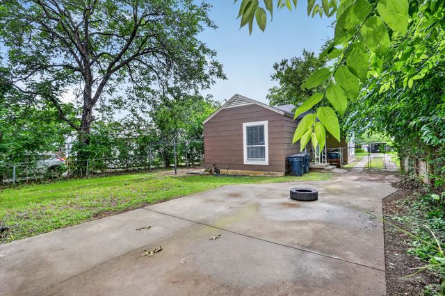 3208 Sandage Avenue, Fort Worth, TX 76109