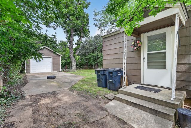 3208 Sandage Avenue, Fort Worth, TX 76109