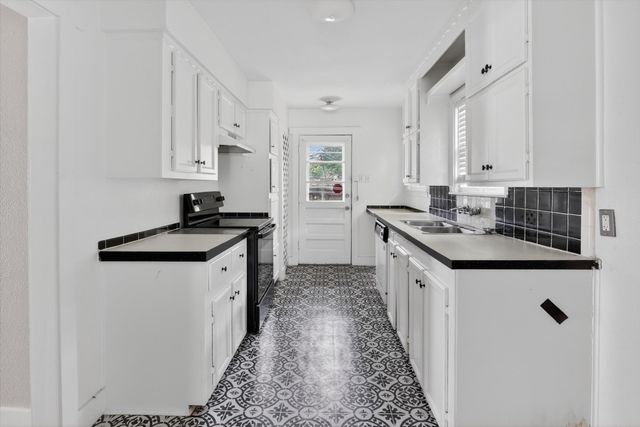 3208 Sandage Avenue, Fort Worth, TX 76109