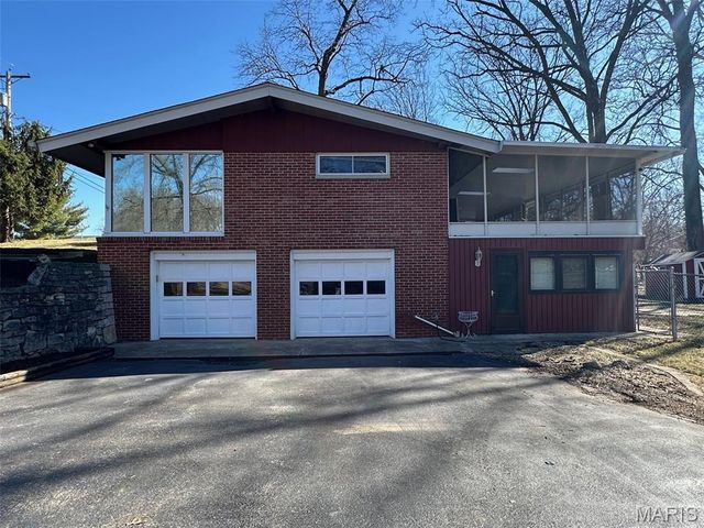 801 Stamper Lane, Godfrey, IL 62035