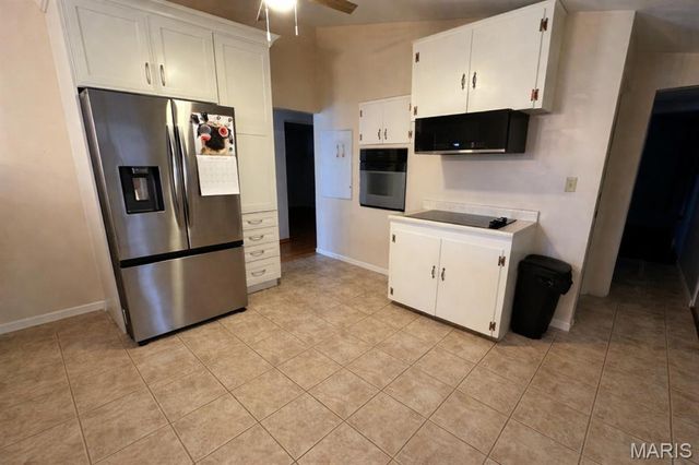 801 Stamper Lane, Godfrey, IL 62035