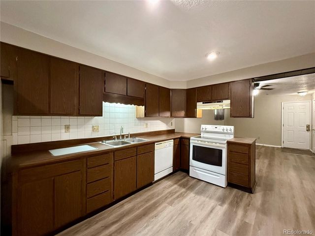 1183 Clinton Street, Aurora, CO 80010