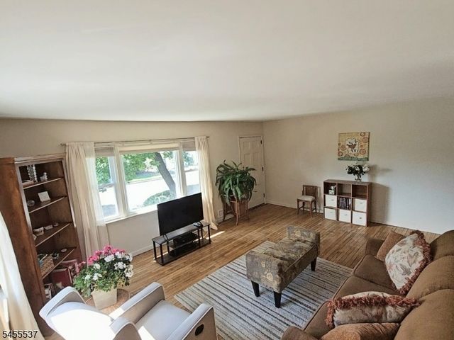 121 W Hanover Ave, Morris Plains Boro, NJ 07950