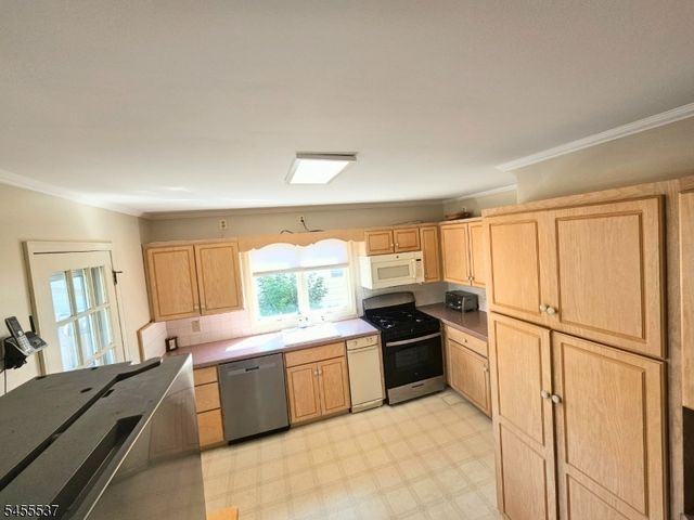 121 W Hanover Ave, Morris Plains Boro, NJ 07950