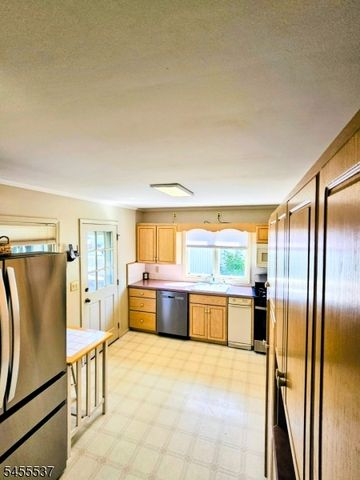 121 W Hanover Ave, Morris Plains Boro, NJ 07950