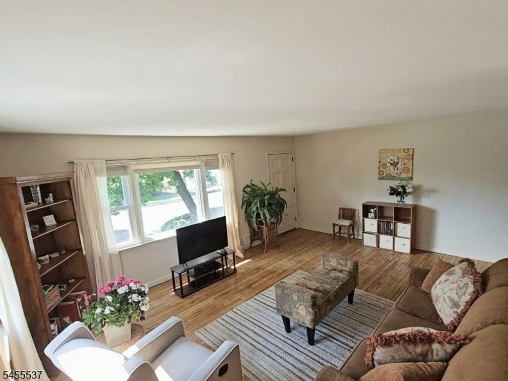 121 W Hanover Ave, Morris Plains Boro, NJ 07950 — photo 3