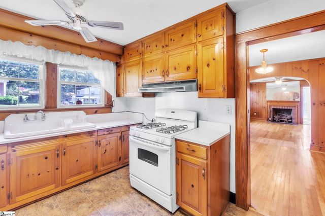 621 Church Street, Laurens, SC 29360