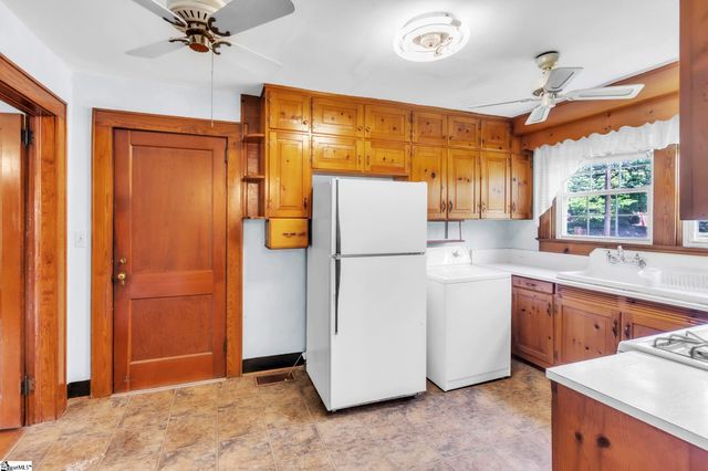 621 Church Street, Laurens, SC 29360