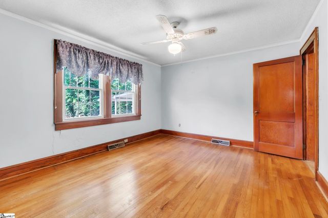 621 Church Street, Laurens, SC 29360