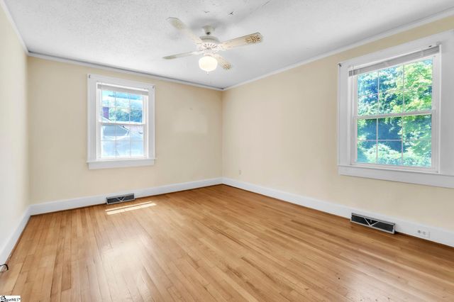 621 Church Street, Laurens, SC 29360