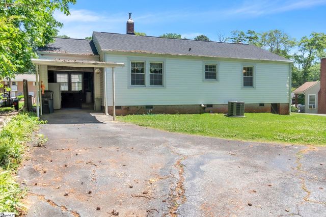 621 Church Street, Laurens, SC 29360